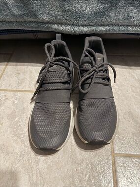 Fabletics Zuma Studio Sneaker III Gray/White